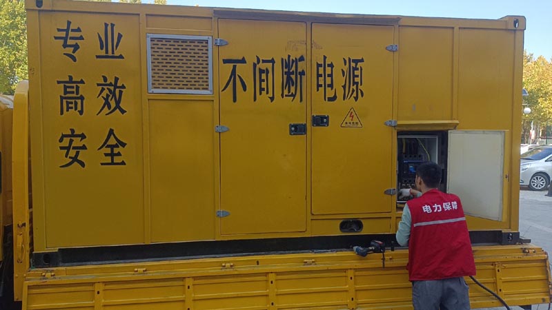 清远柴油发电机组和UPS电源配合使用时，如何避免切换过程中的电力中断？